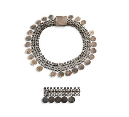 Set di gioielli in argento straniero composto da u
