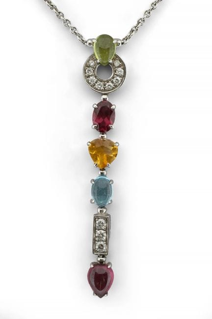 BULGARI
Collar de oro blanco de 18 quilates de la 