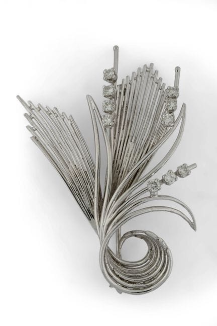 18-karat white gold brooch set with brilliant-cut 