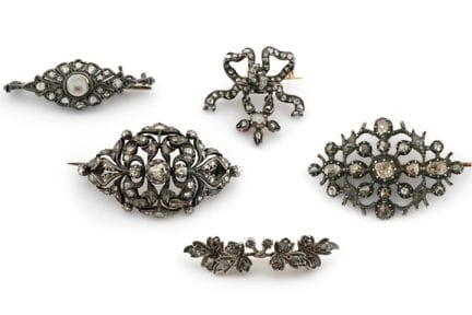 Five brooches made of silver, 18-karat yellow gold
