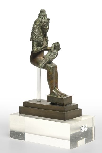"Iside seduta, con Horus sulle ginocchia" in bronz