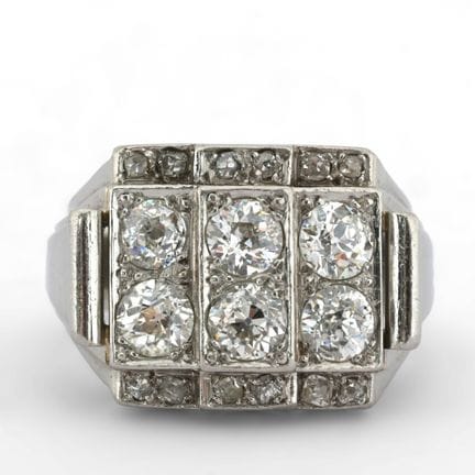 Platinring, besetzt mit Diamanten im Antikschliff 