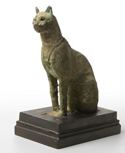 Importante gatta "Bastet" in bronzo. Opera egizia.