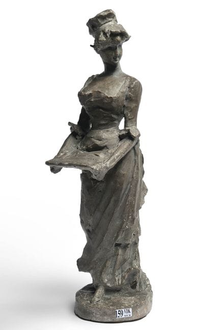 "Giovane donna con vassoio" in argilla cotta. Anon
