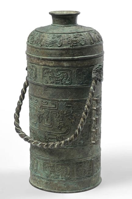 Gefäß aus archaischer Bronze mit stilisierten Moti
