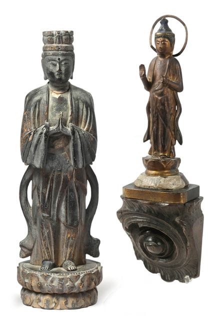 Due statuette in legno intagliato e policromo raff