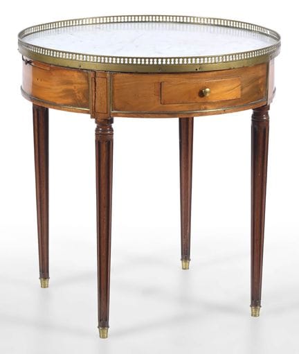 Ein Tisch im Louis-XVI-Stil aus Mahagoni, verziert