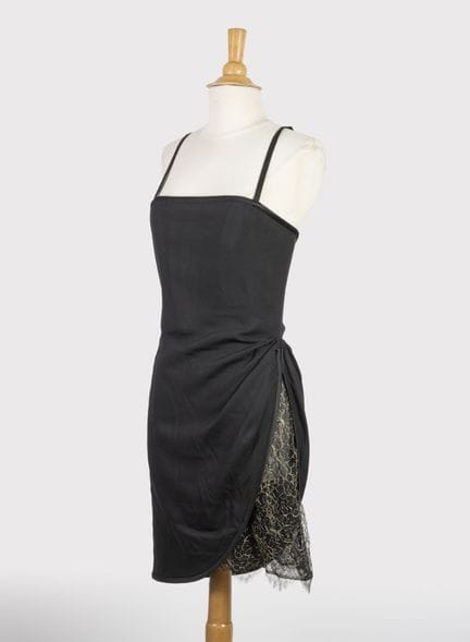 Yves Saint-Laurent
Robe courte en soir noir, fendu