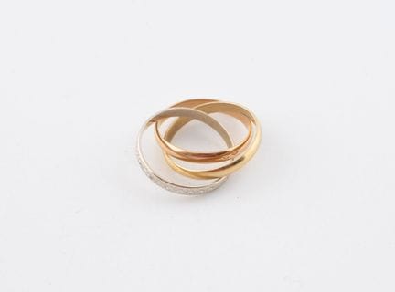 Anillo de oro de tres tonos (750), con el aro gris