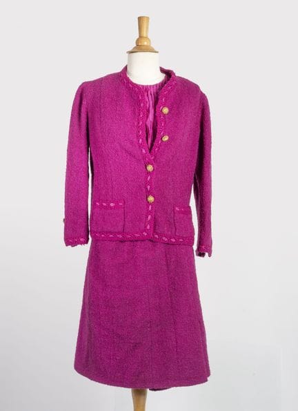 Attribué à CHANEL
Ensemble de tailleur en laine bo