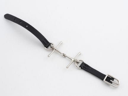 HERMES, Paris
Bracelet en cuir noir centrée d'un m
