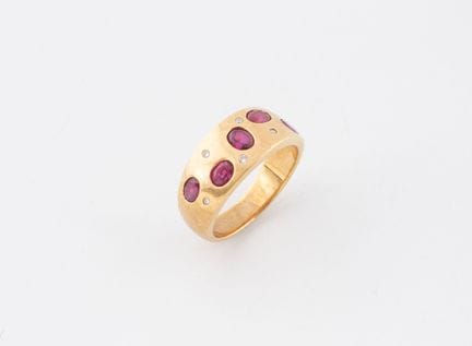 Anillo tipo diadema de oro amarillo (750) adornado