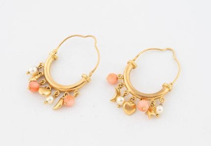 Paire de pendants d'oreilles en or jaune (750) for