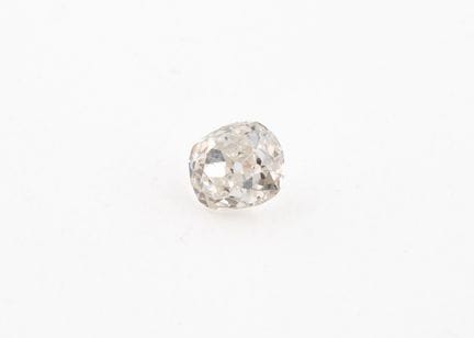 Diamant taille ancienne coussin sur papier.
Poids 