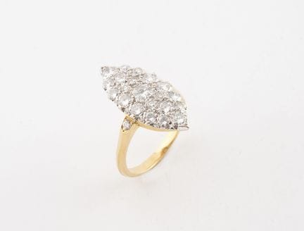 Anillo de forma marquesa en oro amarillo y gris (7