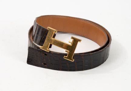 HERMES
Ceinture en cuir de crocodile chocolat.
Bou