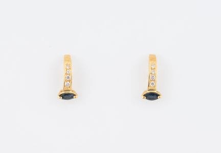 Par de pendientes de oro amarillo (750) formados p