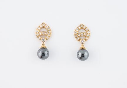 Par de pendientes de oro amarillo (750) AC, decora
