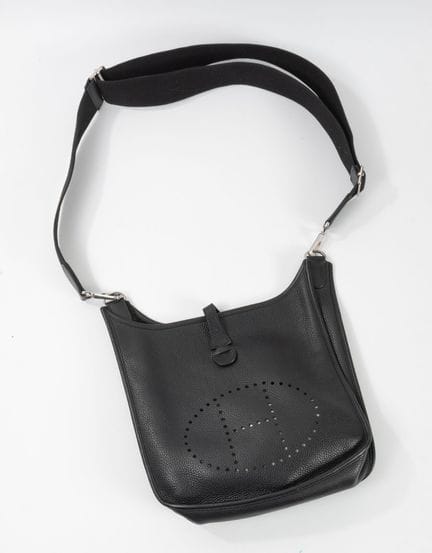 HERMES
Sac Evelyne taurillon Clémence noir.
Bijout
