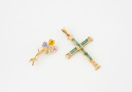 Conjunto de oro amarillo (750) compuesto por un co
