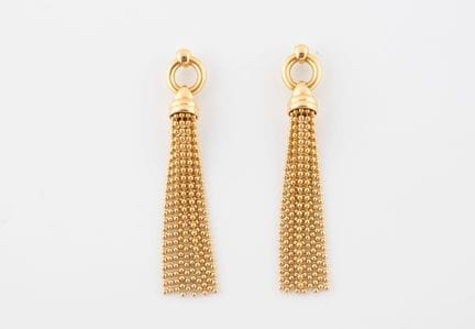 Belle paire de pendants d'oreilles en or jaune (75