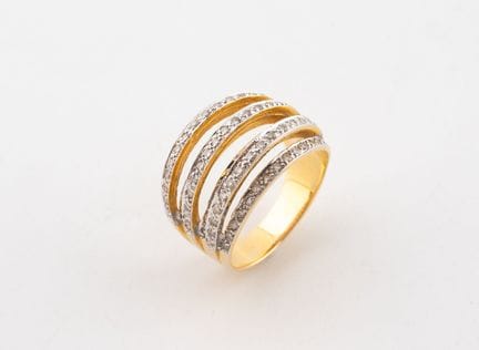 Anillo de oro amarillo (750) formado por siete fil