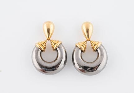 Par de pendientes de oro amarillo y negro (750) co