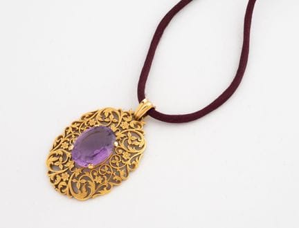 Necklace consisting of a plum-colored silk ribbon 