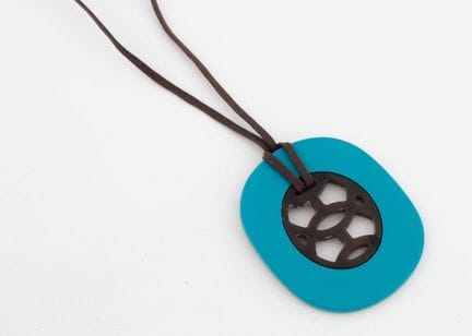 HERMES
Collar formado por un cordón marrón ajustab