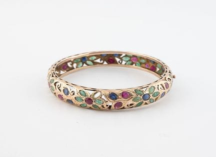 Pulsera tipo brazalete con cierre de oro amarillo 