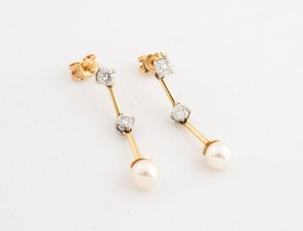 Par de pendientes de oro amarillo y blanco (750) e