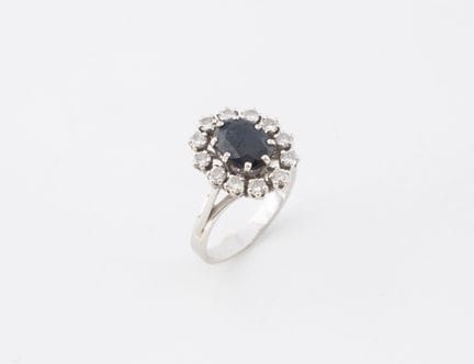 Anillo «marguerita» de oro blanco (750) con un zaf