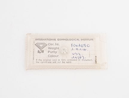 Diamante de talla brillante de 1,01 quilates sobre