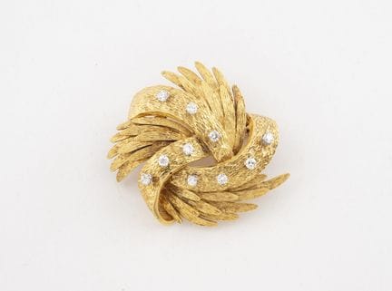 Broche en or jaune (750) et platine (850) formant 