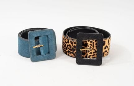 YVES SAINT LAURENT
Lot de deux ceintures : 
- L'un