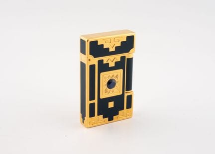 DUPONT Nuevo Mundo
Briquet en métal doré et laque 