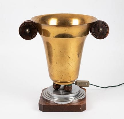 Lampe à poser en forme de vase, circa 1940.
En mét