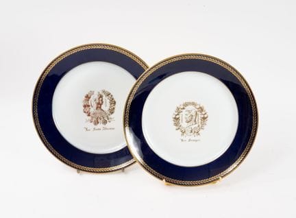 MANUFACTURE DE SEVRES
Due piatti in porcellana sma