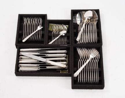CHRISTOFLE
Set da tavola in metallo argentato, mod