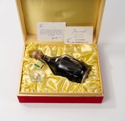 HENNESSY XO &amp; BACCARAT 
Una bottiglia di cogna
