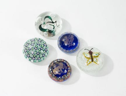 10 palline fermacarte in vetro incolore:
- due con