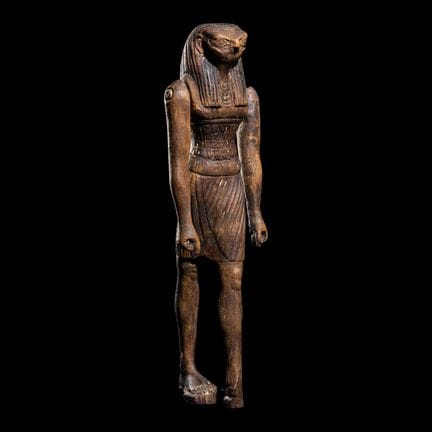 Montu en bois égyptien, en marche
Nouveau Royaume,