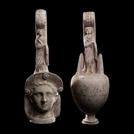 Deux oinochoés figuratifs en terre cuite peinte de