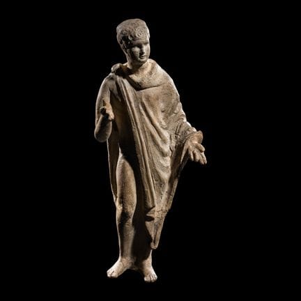 Figura romana in terracotta raffigurante un giovan