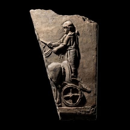 Frammento di rilievo romano in terracotta raffigur