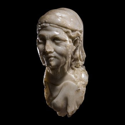 Testa romana in marmo raffigurante una donna velat