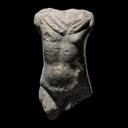 Torso in marmo romano raffigurante un giovane
Circ