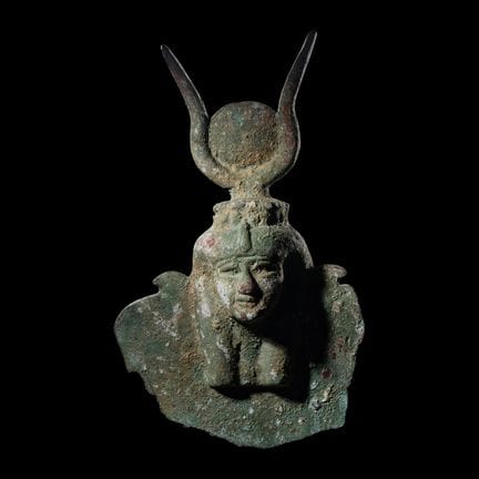 Égide d'Isis en bronze romano-égyptien
Vers le Ier