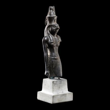 Une figurine égyptienne d'Horus en bronze
Troisièm