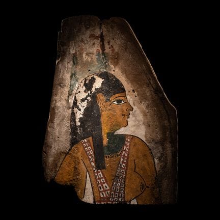 Fragment de sarcophage égyptien en bois polychrome
